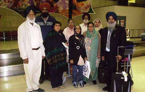 Harender Kaur and Ilmid Kaur being met by representatives of the Sikh community in Winnipeg: From left to right in the front row: Giani Kewal Singh, President Khalsa Divan Society of Manitoba, Azizeh Ferdowsi, Resettlement Counsellor, Ilmid Kaur,  Harender Kaur and Ranbir Singh (UNITED SIKHS director). Back row, left to right: Jaswant Singh, Gurpreet Kaur, Dilbagh Singh and Arvinder Kaur 