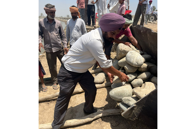 Panjab-Floods-Nochan-and-Stud-003