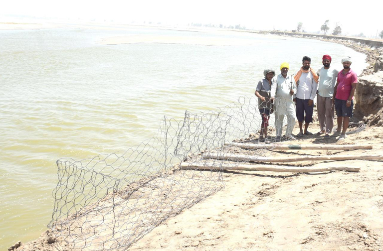 Panjab-Floods-Nochan-and-Stud-008